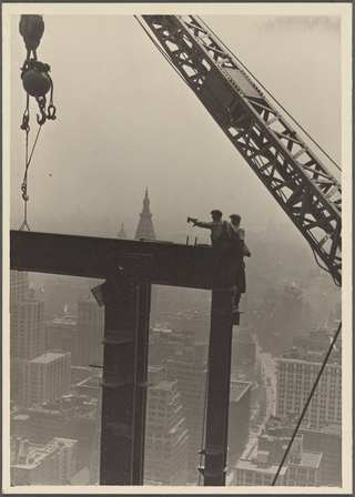 Illustration for article titled NSFW: Building the Empire State Building
